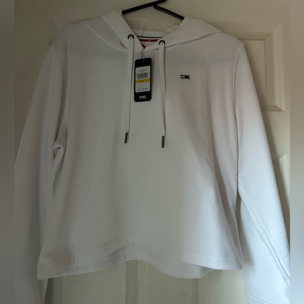 White Tommy Hilfiger cropped sweatshirt. New with tags.